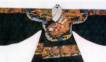 皇帝的赐服蟒袍是什么样子的？