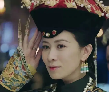 在古代清宫妃子总是带着甲套，是因为什么？