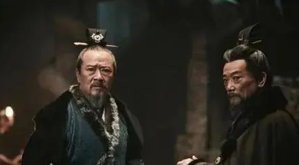 张鲁为什么会选择北降曹操，而不是西结刘备？