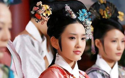 在中国古代的后宫中，妃子又是如何得到皇上的宠幸？