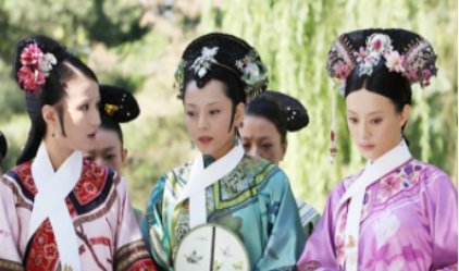 清朝的后宫妃嫔有八个等级，她们的收入由哪三部分组成？
