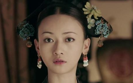 清朝的后宫妃嫔有八个等级，她们的收入由哪三部分组成？