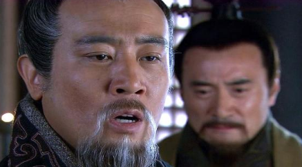 在诸葛亮等人劝刘备称帝时，费诗又是怎么反对的？