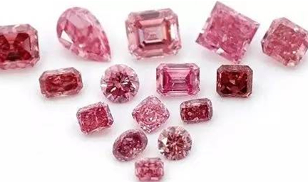 粉钻是指粉色的钻石，现代关于粉钻的成因有哪些说法？