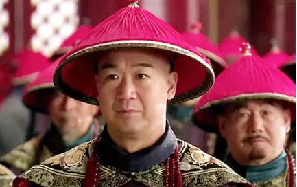 在清朝乾隆皇帝的手下，都有哪三位家喻户晓的人物？