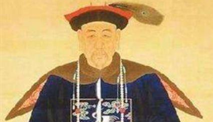 清朝在康熙年间，重用了哪几位汉族的官员？