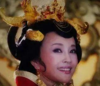 武则天能成为中国历史上第一个女皇帝，到底是怎么做到的