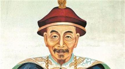 清朝在康熙年间，重用了哪几位汉族的官员？