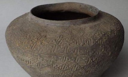 中国陶瓷器的历史非常久远，在春秋战国时期有哪些特点？