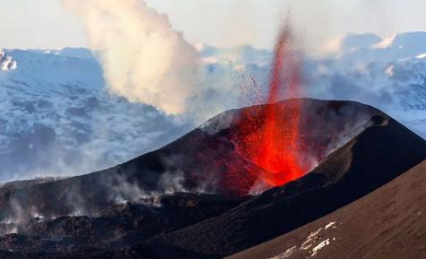 卡特拉火山是冰岛的主要火山，历史上有喷发的记载吗？