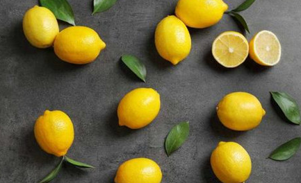 柠檬中含有丰富的什么物质，因此被誉为“柠檬酸仓库”？