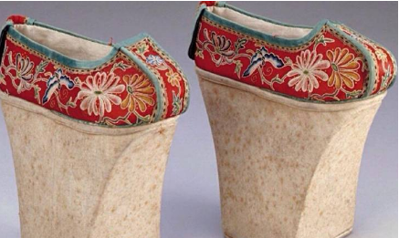 清朝作为一个游牧民族，花盆底鞋是怎么样被发明出来的？