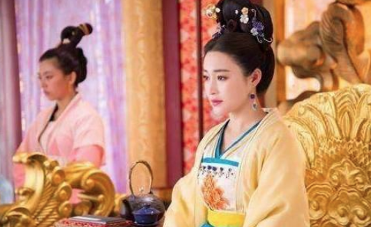 刘娥一生都没有亲生儿子，她是怎么样当上皇后的？
