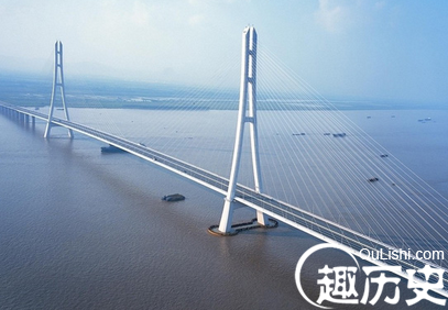 南京长江大桥什么时候通车的？