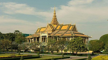 1993年9月24日：柬埔寨恢复君主制