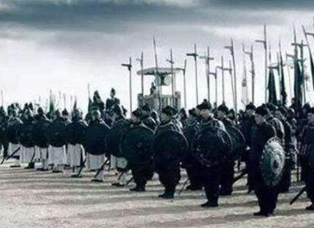 在古代战场上很多士兵愿意站在第一排的原因是什么