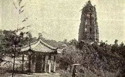 1924年9月25日：杭州雷峰塔倒坍