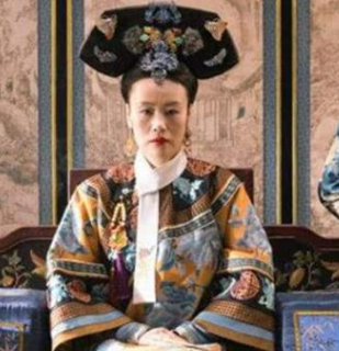清朝的嫔妃脚上穿的“玻璃球”是什么？