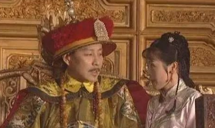 大清朝唯一一个可以用龙袍下葬的女人，也是康熙最疼爱的人。