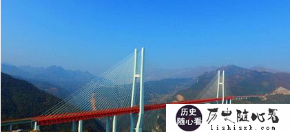 中国最高的大桥在哪里？它的高度达到了多少？