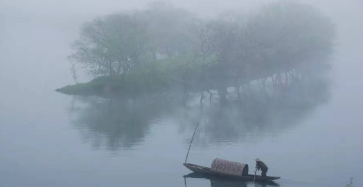 苏轼游西湖即兴赋诗一首，写下雨天最美的西湖