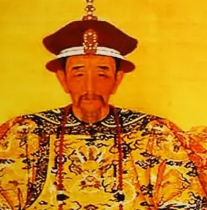 揭秘康熙皇帝的宫廷生活：一晚翻九个妃嫔的牌子是真的吗？