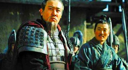 在整个荆州战役中，蜀中的刘备为什么对关羽不闻不问？