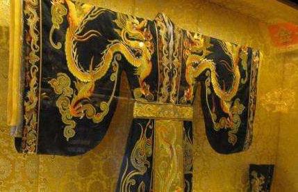 古代皇帝的龙袍是怎么清洗的？