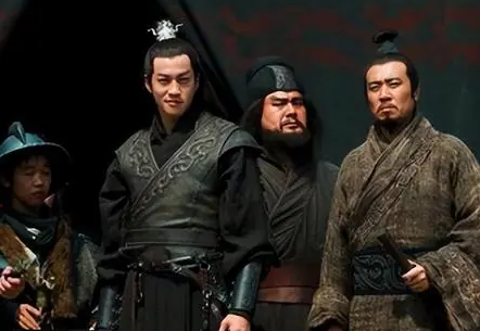 刘备当初只是落魄的贵族 关羽和张飞为什么对他如此忠心