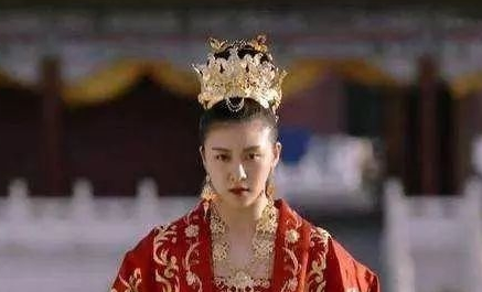 汪皇后是明代宗的结发妻，因反对什么而被废为庶人？