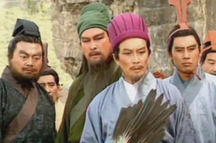 庞统和诸葛亮都是刘备的谋士 刘备为什么远诸葛亮亲庞统
