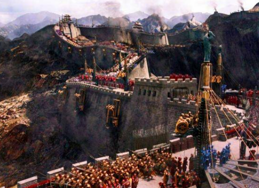 秦始皇为了修筑长城动用了多少万人？死了多少人？