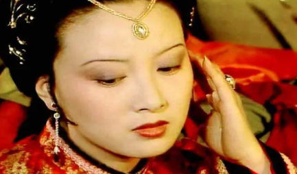 红楼梦中，贾母对王熙凤的特殊照顾是不是不该有？