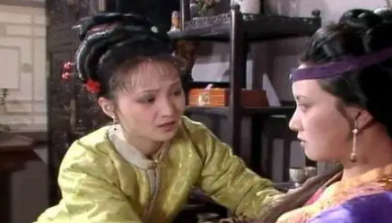 贾母送来的半碗红稻米粥，是在打王熙凤的脸还是给面？