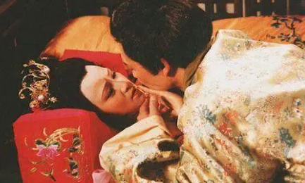 为什么贾蓉对秦可卿一直都没有倾注过任何有爱的情感？