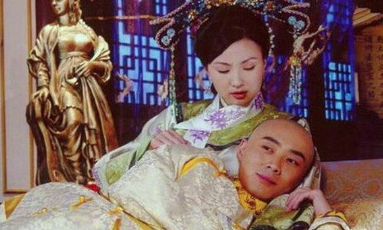 她15岁嫁嘉庆成嫡福晋，当上皇后两年后就去世了