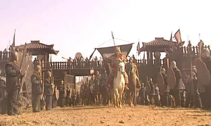 从击败刘备到赤壁之战，曹操大概投入了多少兵力？